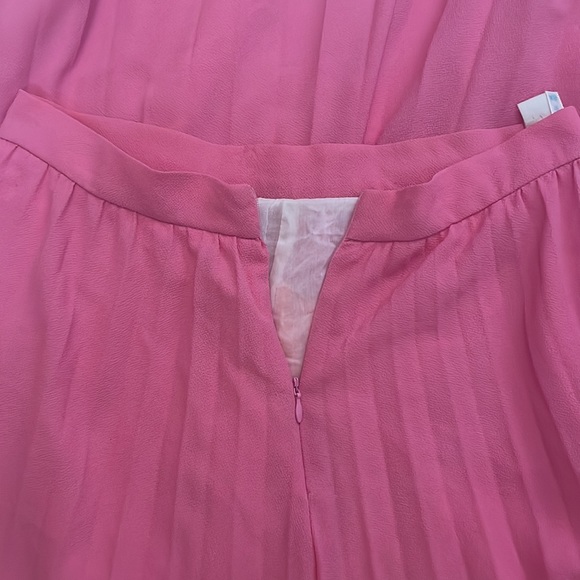 Line & Dot Abstract Pink Pleated Maxi Skirt - Picture 4 of 7